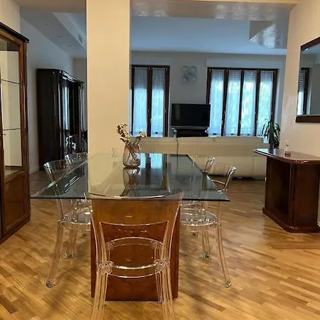 Elegant Apartman *