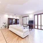 Elegant Milán